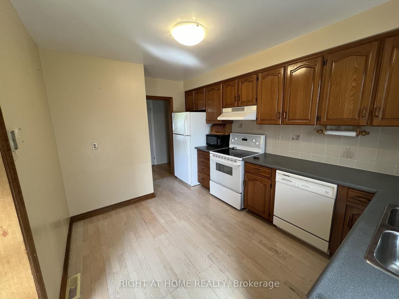 9 Dewlane Drive, Unit Main Floor thumbnail 7