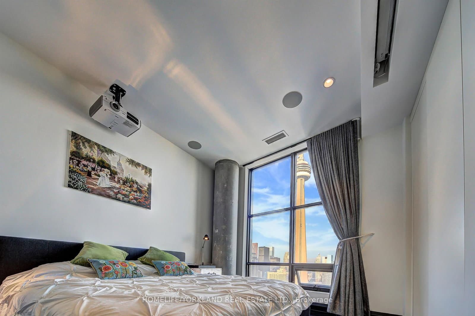 10 NW Navy Wharf Court NW, Unit PH02 thumbnail 2