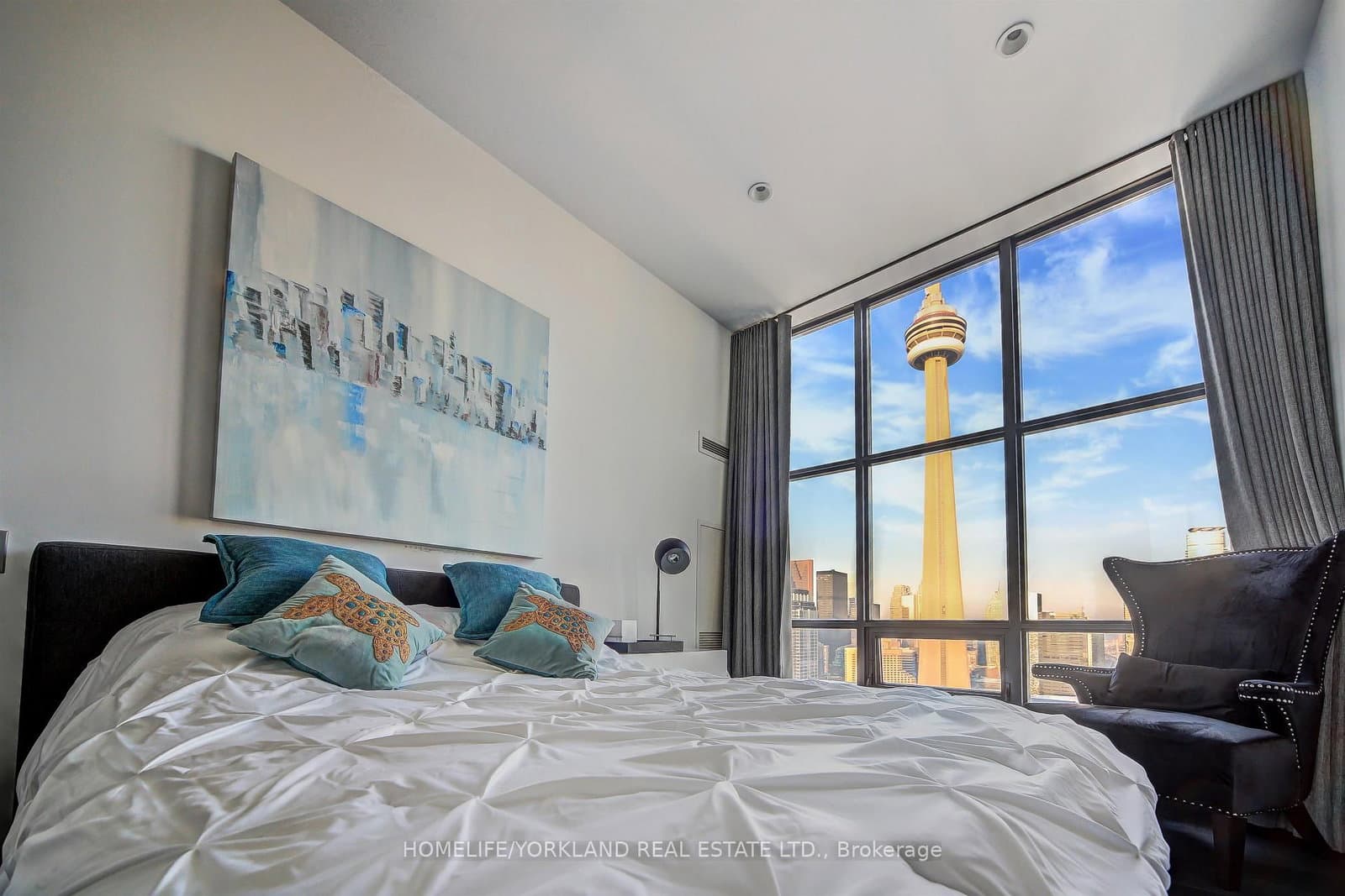 10 NW Navy Wharf Court NW, Unit PH02 thumbnail 3
