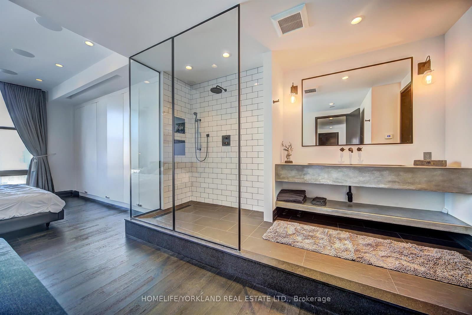 10 NW Navy Wharf Court NW, Unit PH02 thumbnail 5