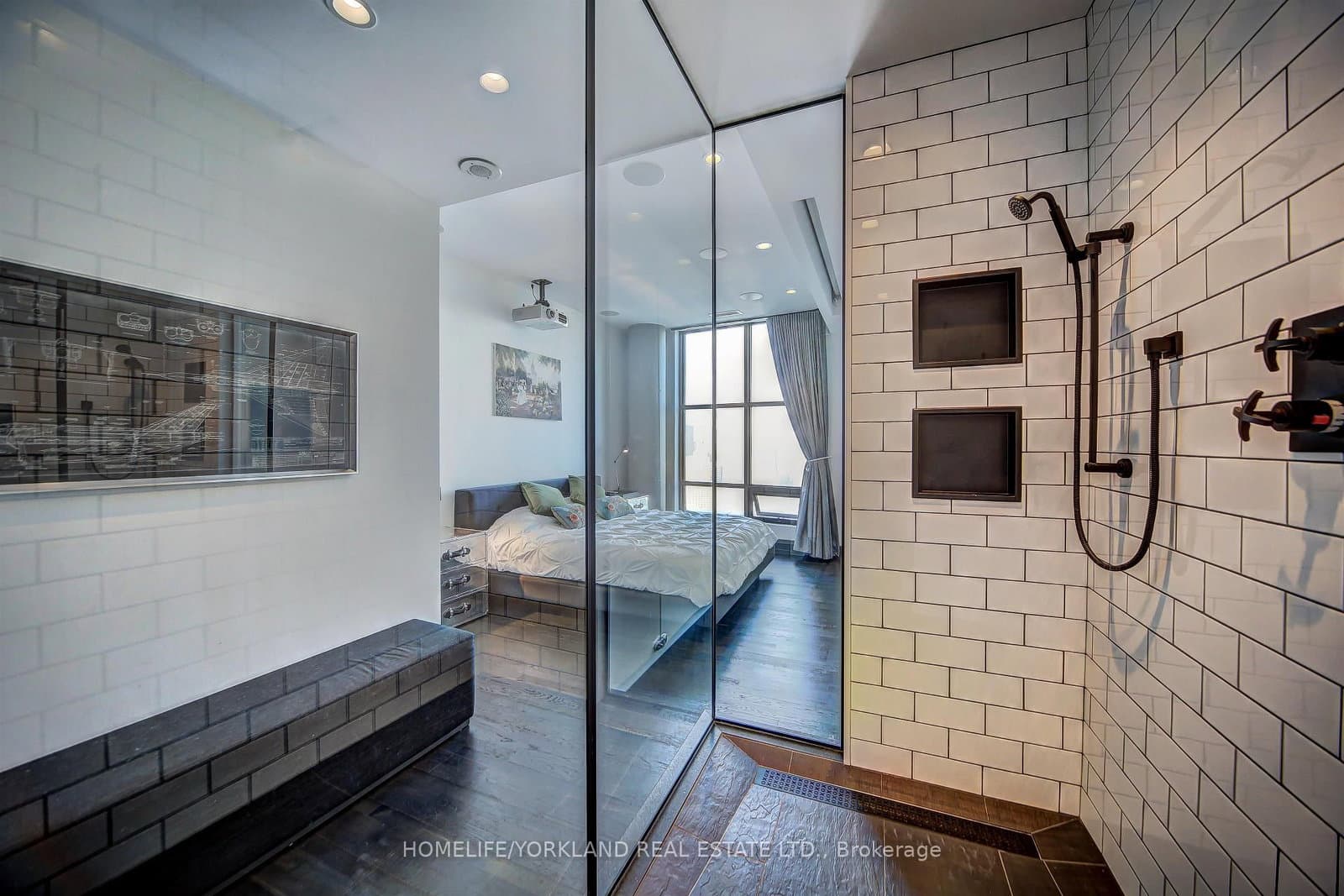 10 NW Navy Wharf Court NW, Unit PH02 thumbnail 7