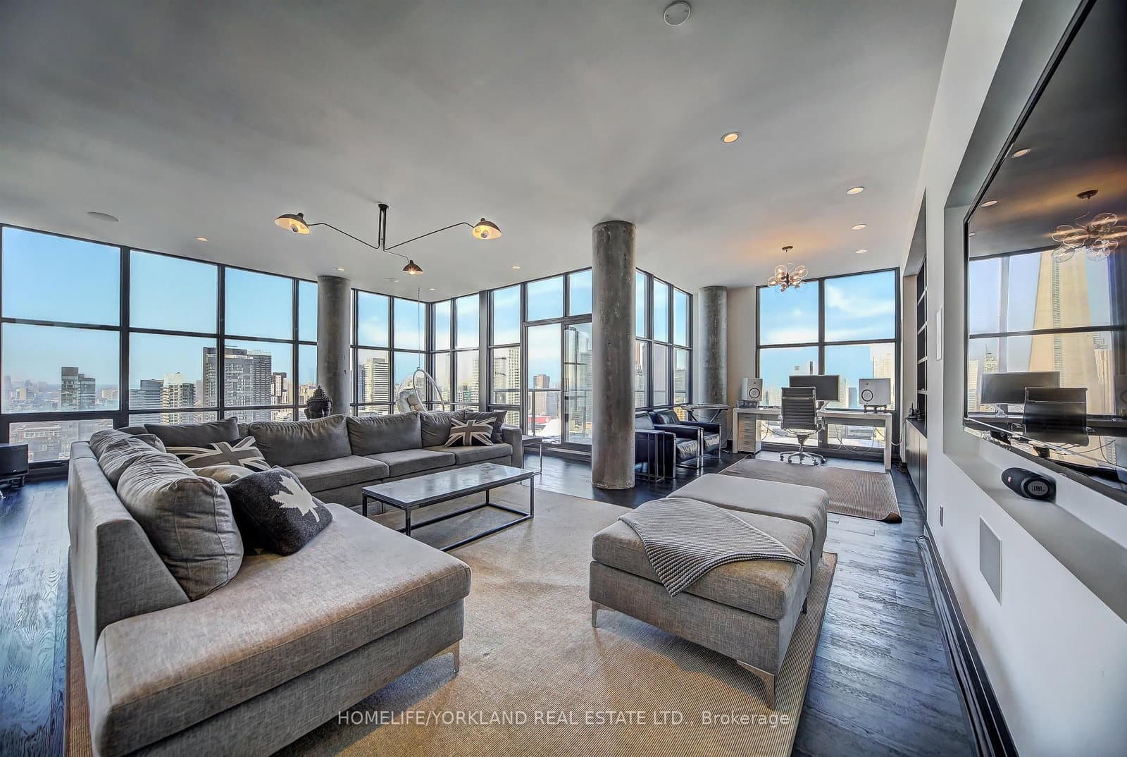 10 NW Navy Wharf Court NW, Unit PH02 thumbnail 9