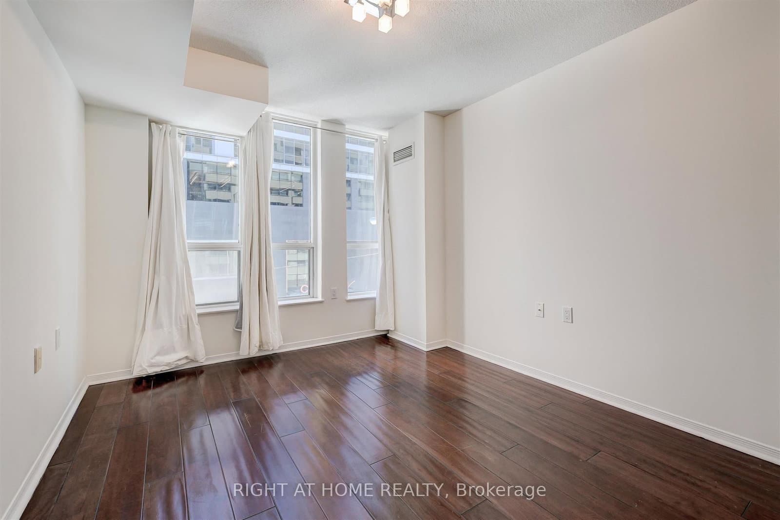 388 Bloor Street E, Unit 507 thumbnail 6