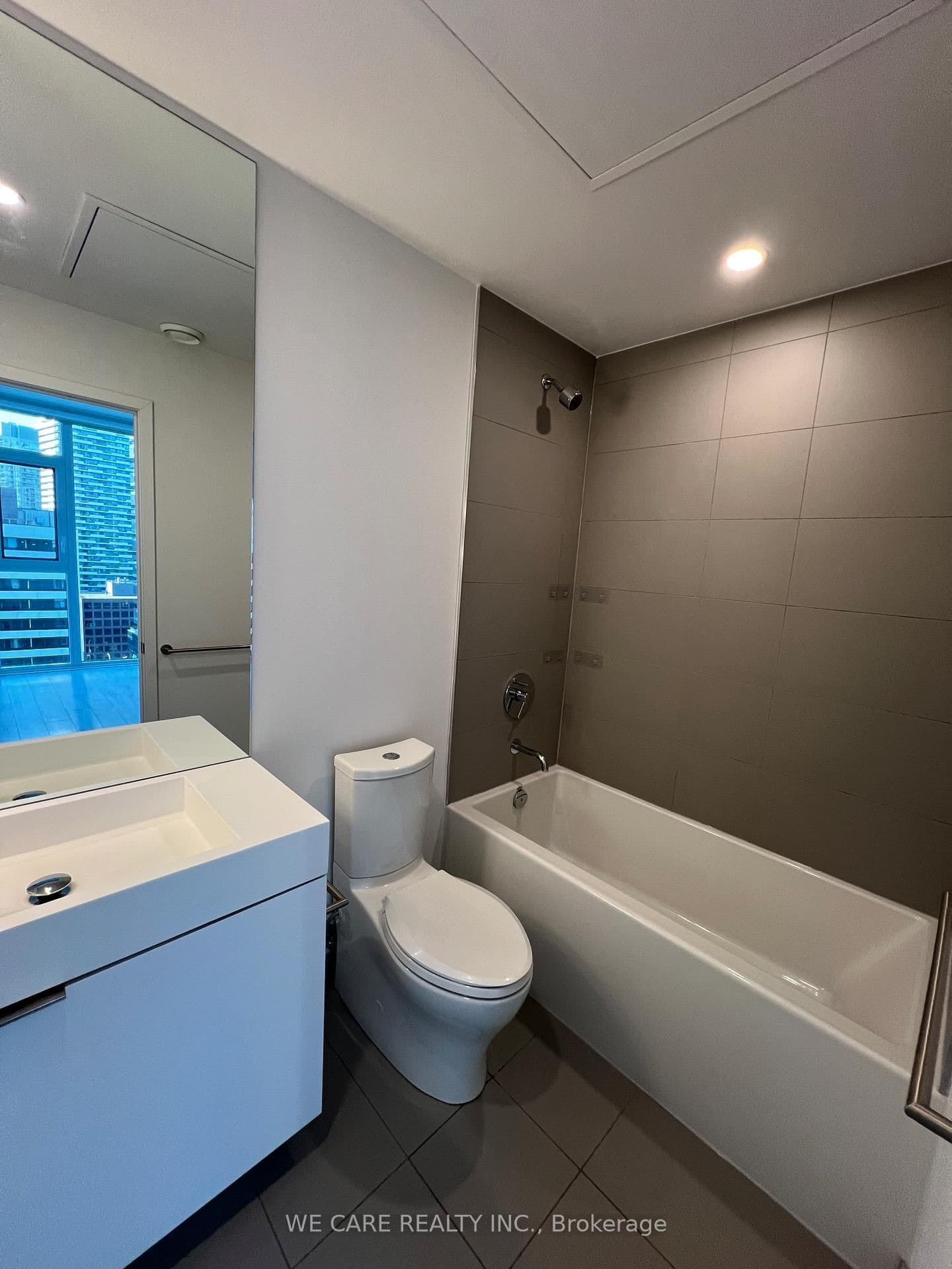 33 Helendale Avenue, Unit 1407 thumbnail 10