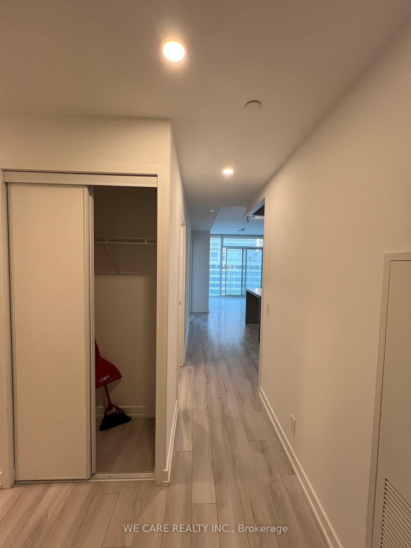 33 Helendale Avenue, Unit 1407 thumbnail 3