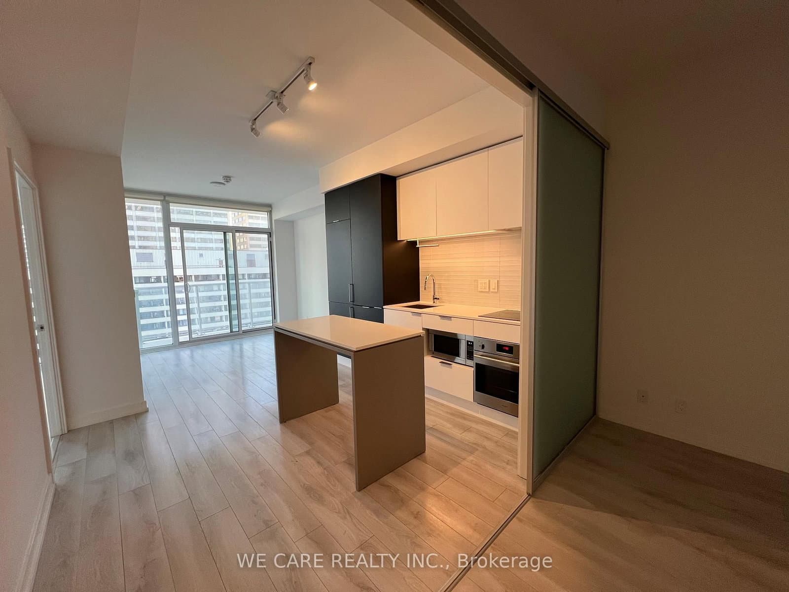 33 Helendale Avenue, Unit 1407 thumbnail 5