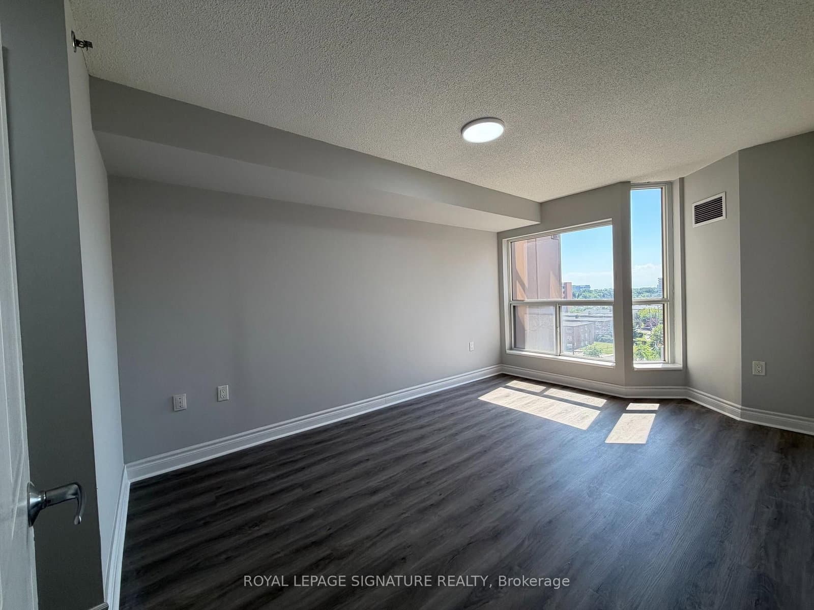 2 Neptune Drive, Unit 816 thumbnail 3