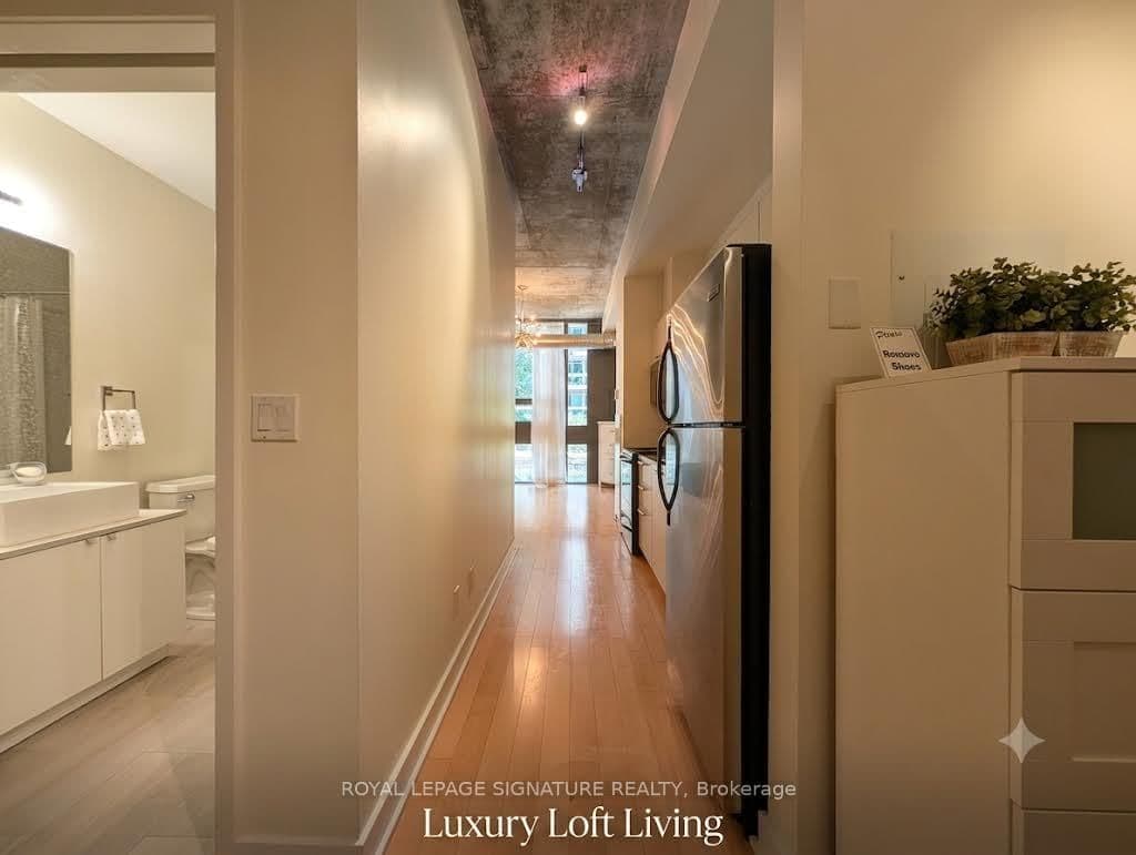 60 Bathurst Street, Unit 210 thumbnail 3