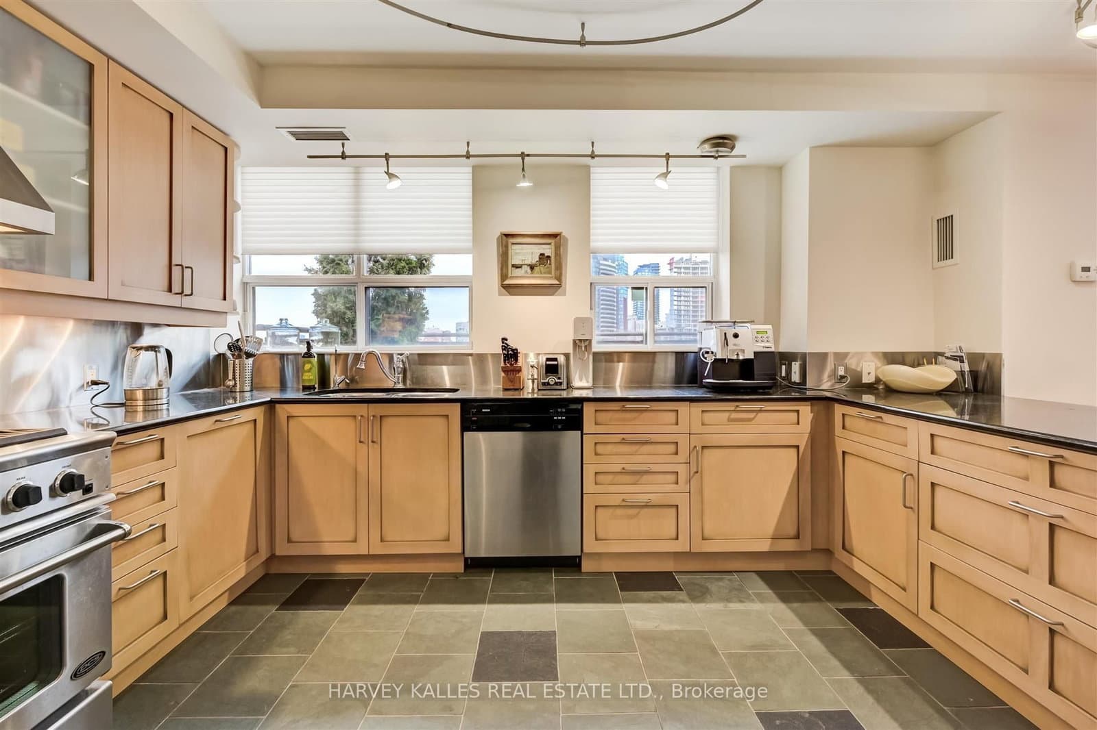 99 Avenue Road, Unit 708 thumbnail 14