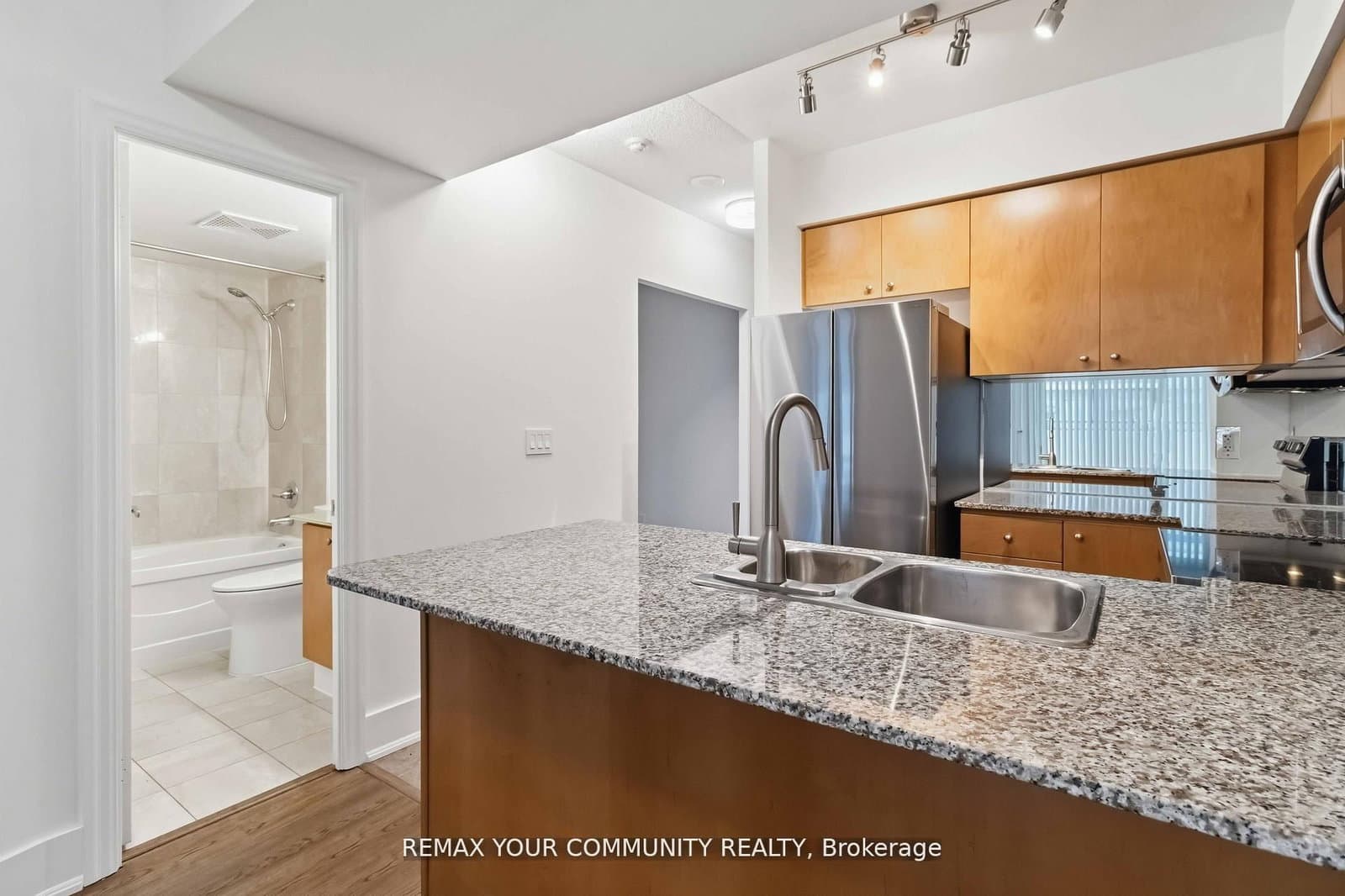 8 Scollard Street, Unit 606 thumbnail 10