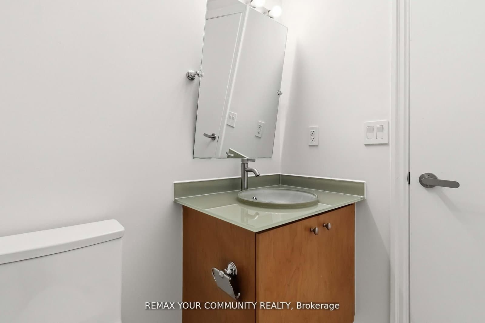 8 Scollard Street, Unit 606 thumbnail 23