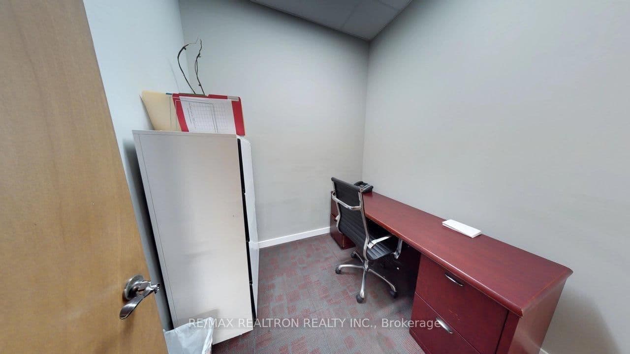 758 Sheppard Avenue W thumbnail 14