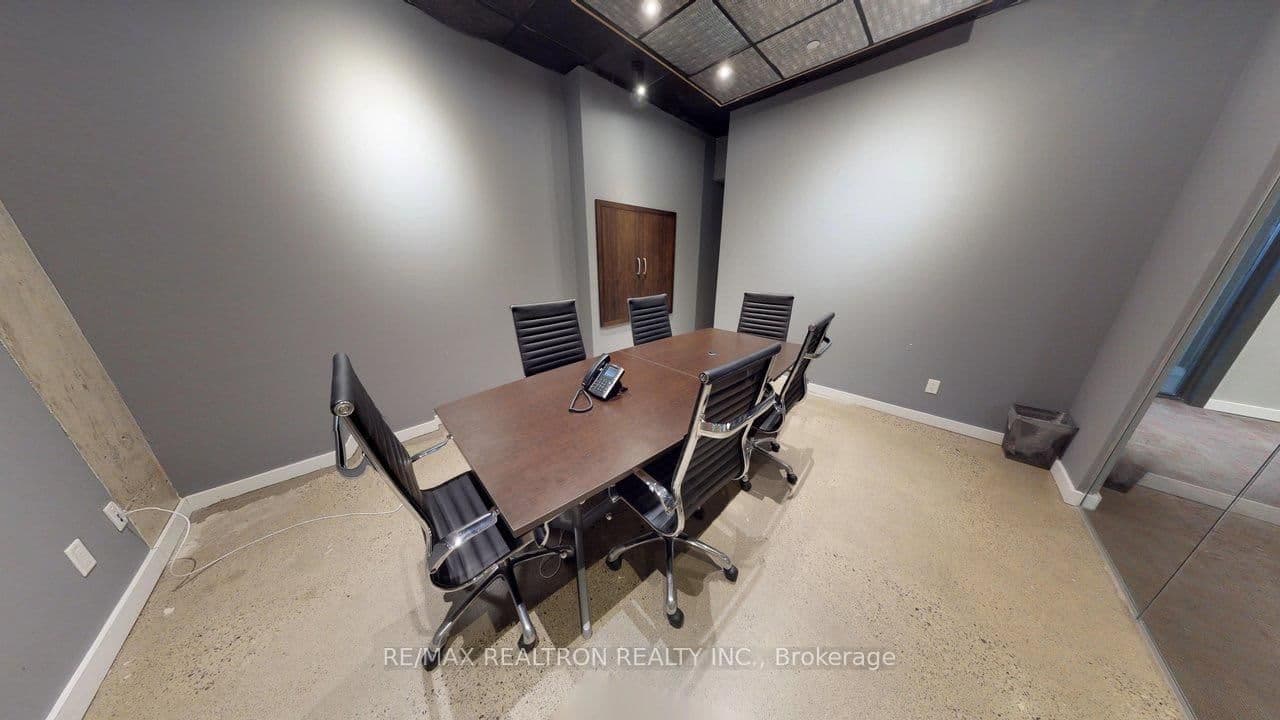 758 Sheppard Avenue W thumbnail 3