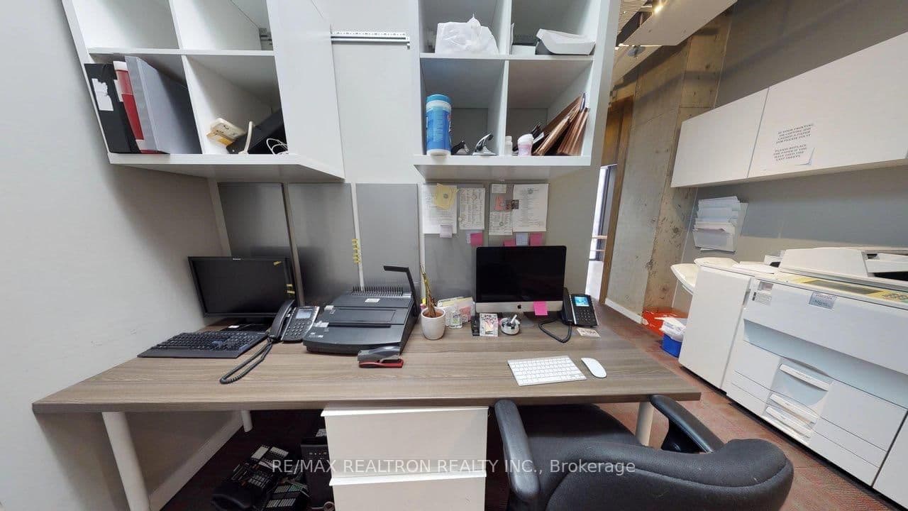 758 Sheppard Avenue W thumbnail 4