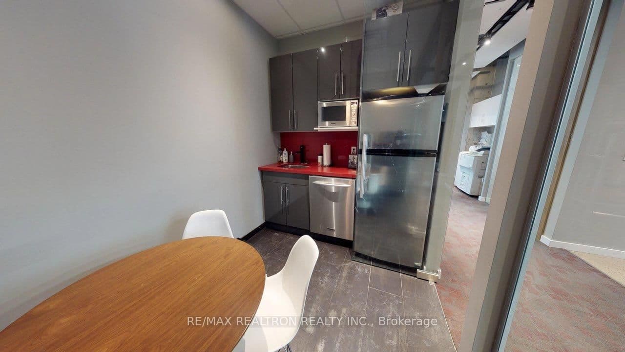 758 Sheppard Avenue W thumbnail 8