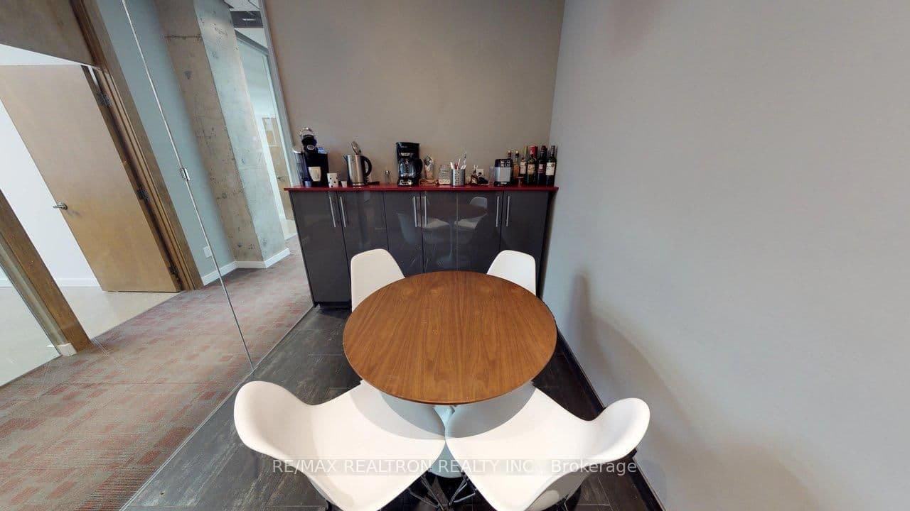 758 Sheppard Avenue W thumbnail 9