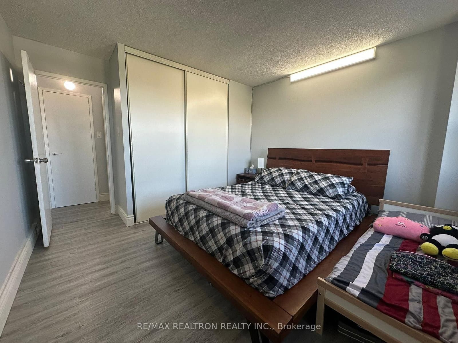100 Leeward Glenway, Unit 1401 thumbnail 10
