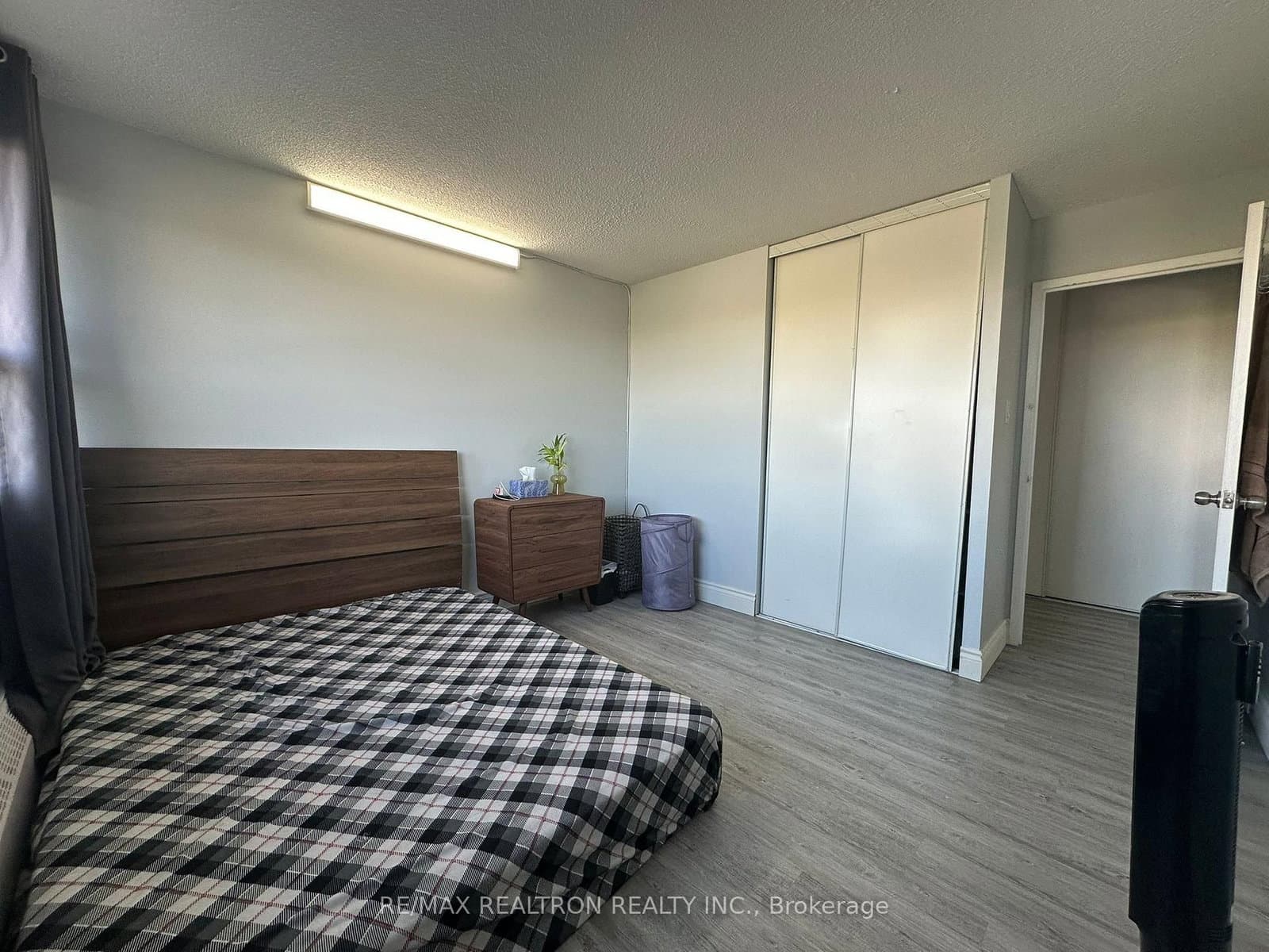 100 Leeward Glenway, Unit 1401 thumbnail 12