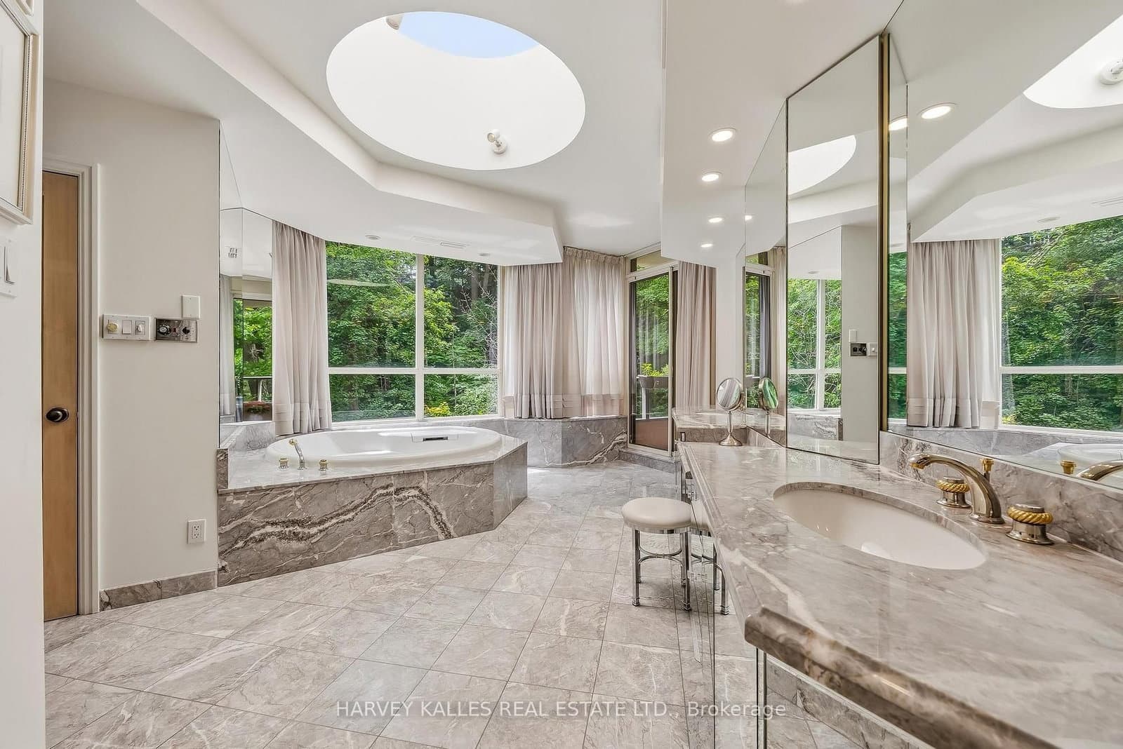 3800 Yonge Street, Unit PH16 thumbnail 18