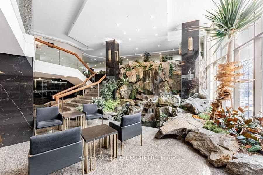 3800 Yonge Street, Unit PH16 thumbnail 43