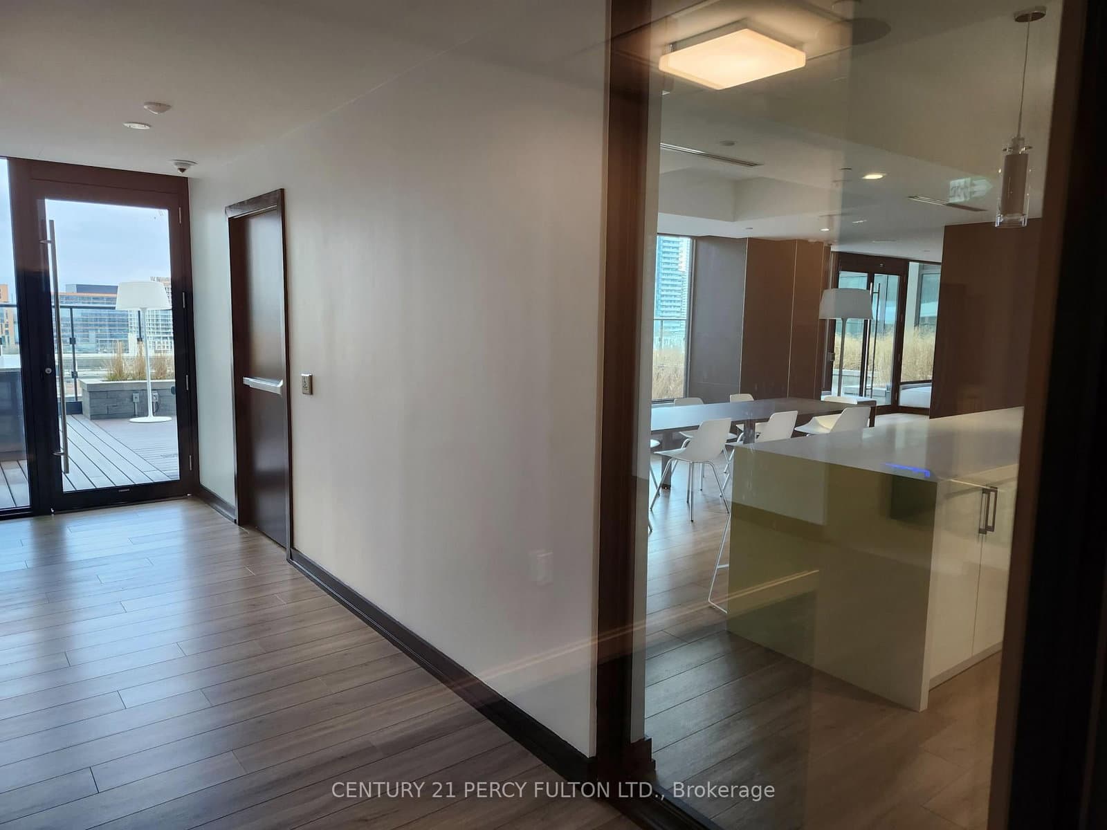 158 E Front Street E, Unit 1014 thumbnail 21