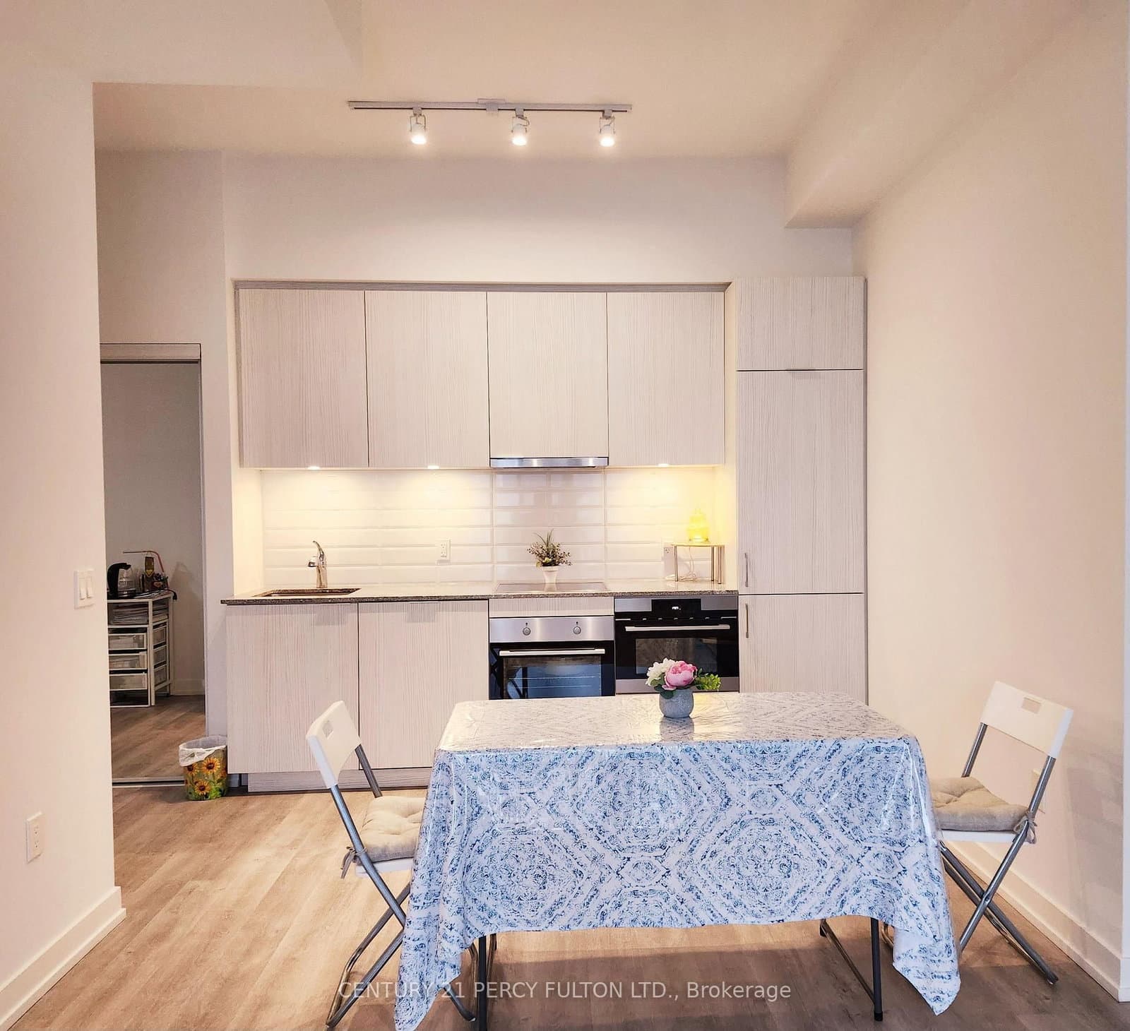 158 E Front Street E, Unit 1014 thumbnail 8