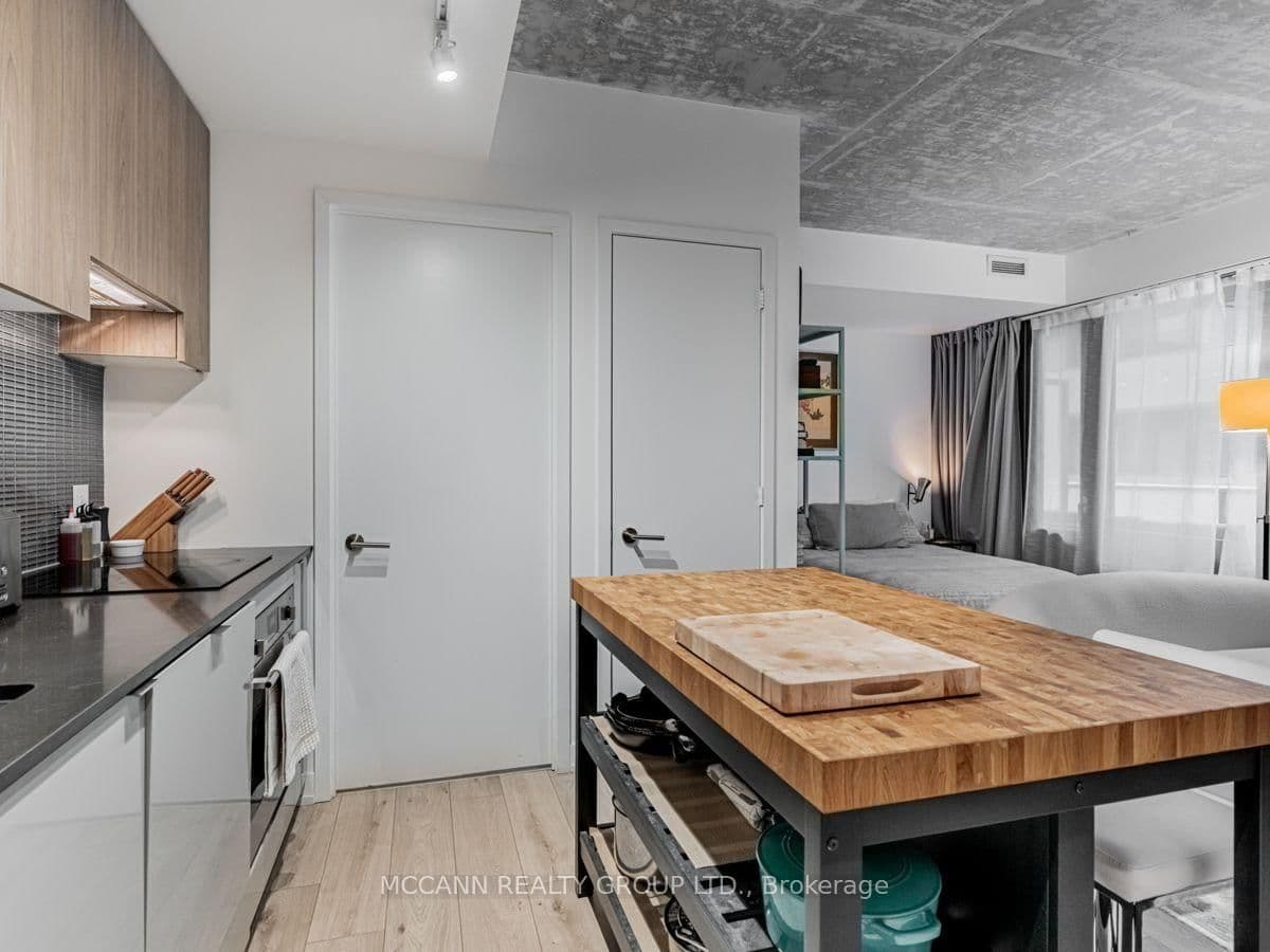 161 Roehampton Avenue, Unit 332 thumbnail 4