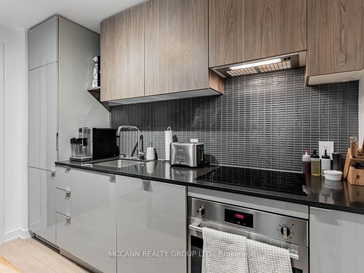 161 Roehampton Avenue, Unit 332 thumbnail 5