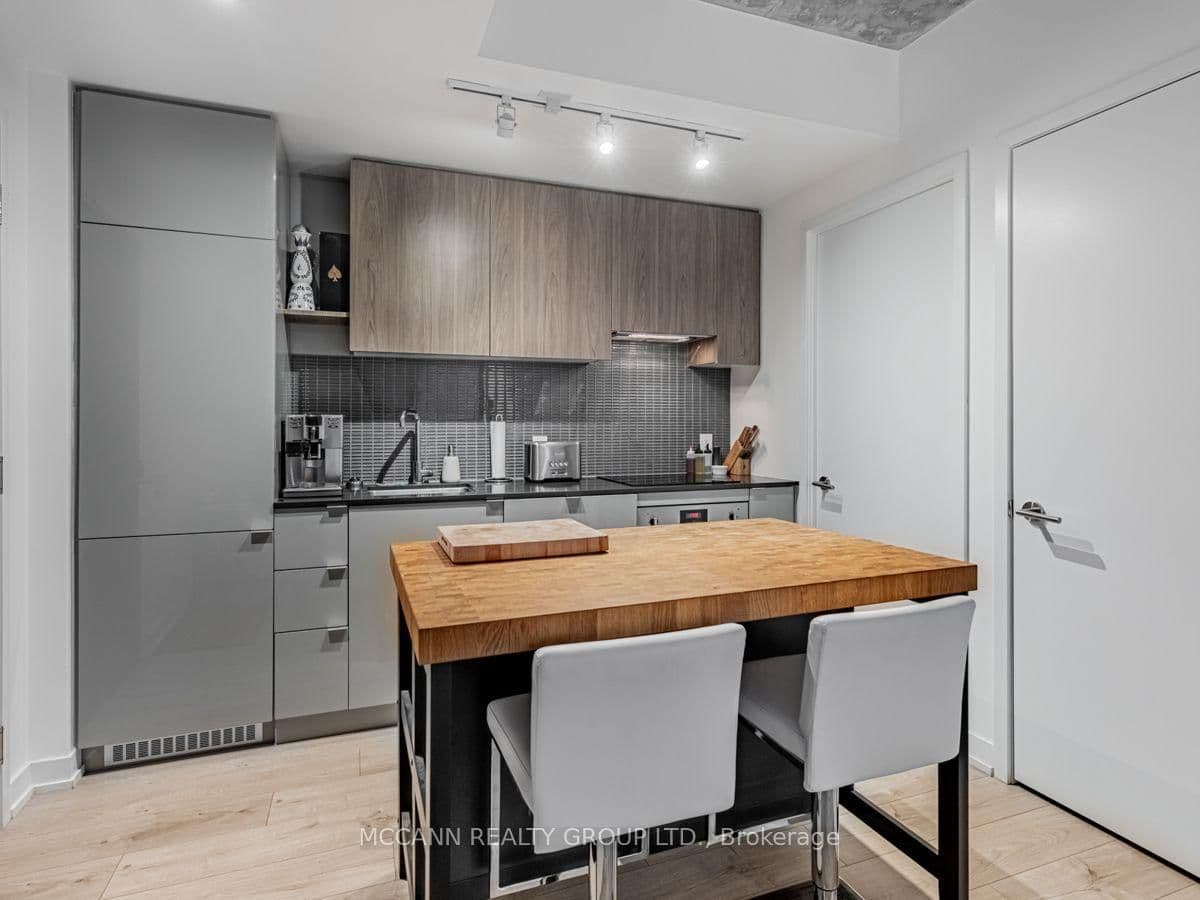 161 Roehampton Avenue, Unit 332 thumbnail 6