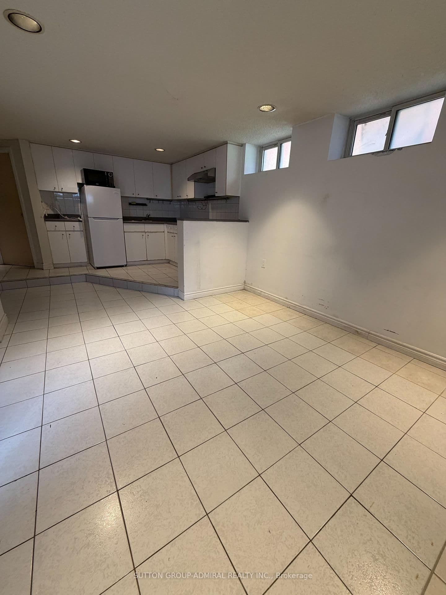 1188 Avenue Road, Unit B thumbnail 2