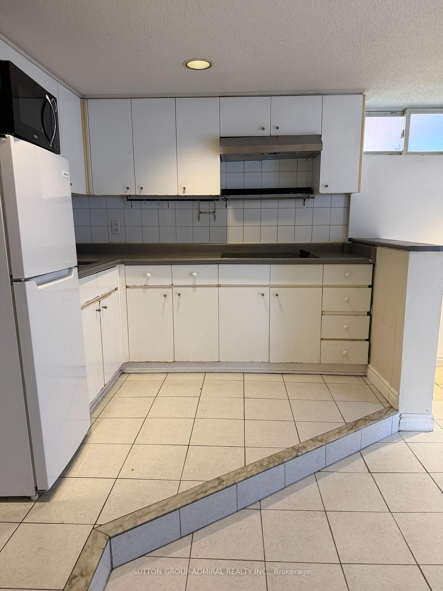1188 Avenue Road, Unit B thumbnail 4