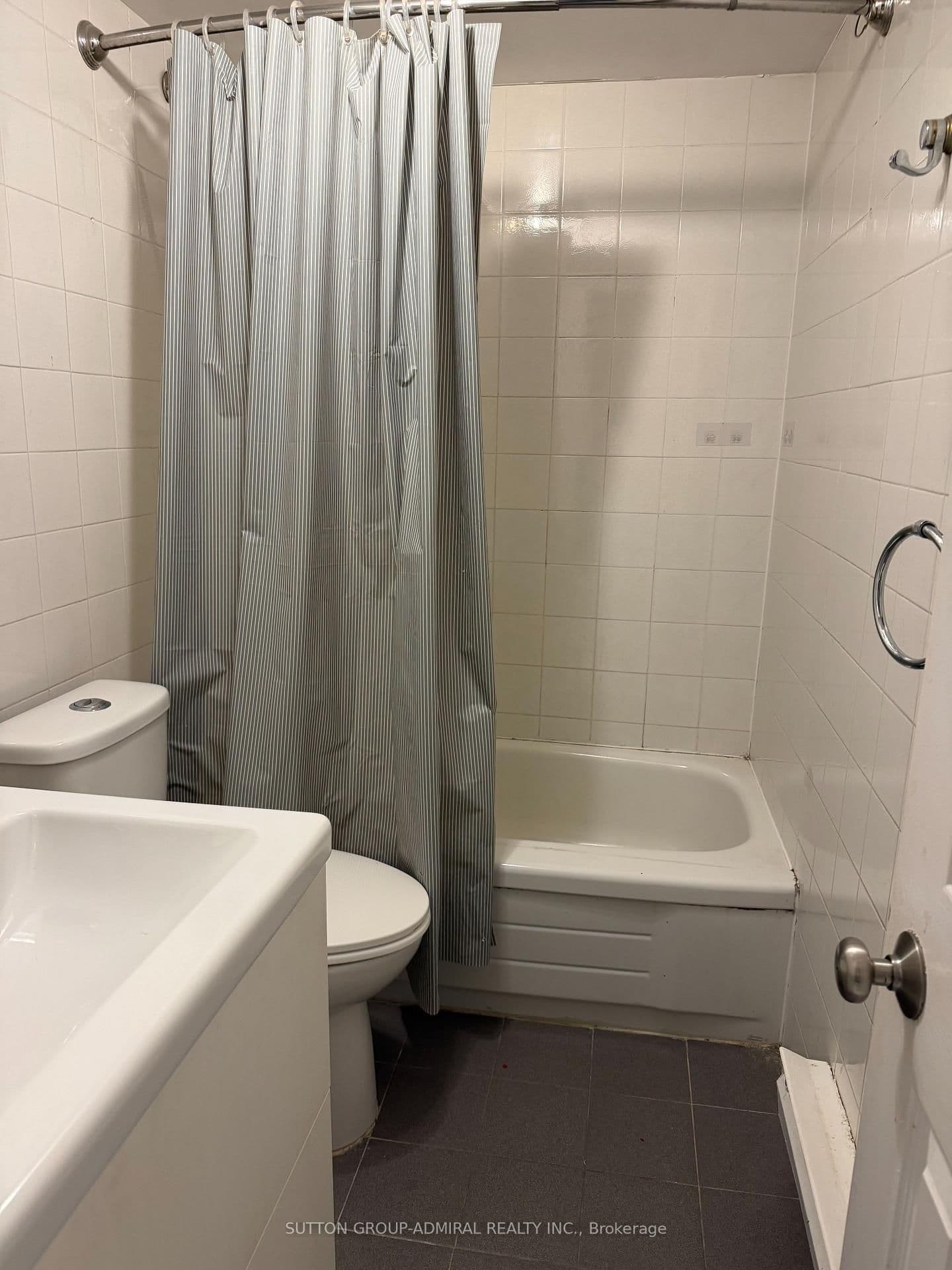 1188 Avenue Road, Unit B thumbnail 5