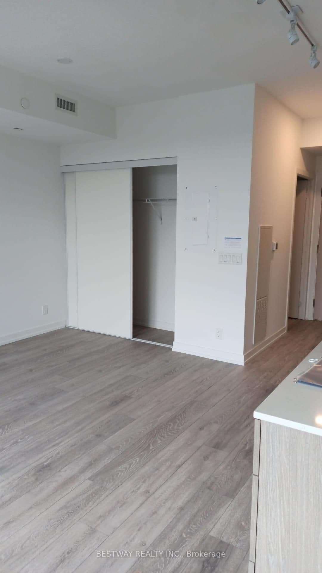 2020 Bathurst Street, Unit 1611 thumbnail 8