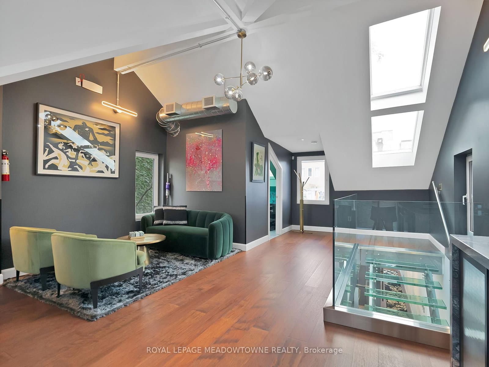 544 Richmond Street W thumbnail 22