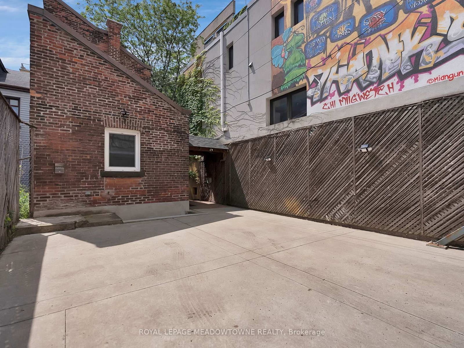 544 Richmond Street W thumbnail 33