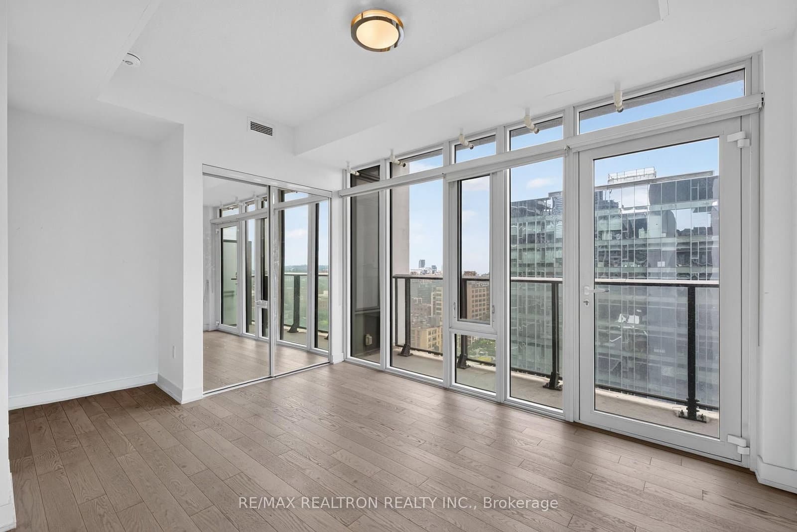 330 Richmond Street W, Unit 2203 thumbnail 10