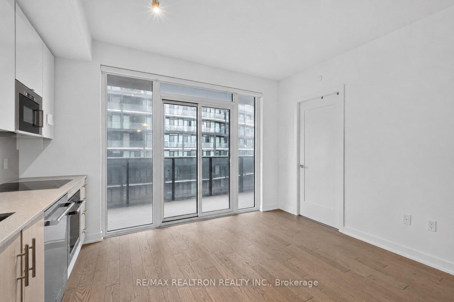 330 Richmond Street W, Unit 2203 thumbnail 15