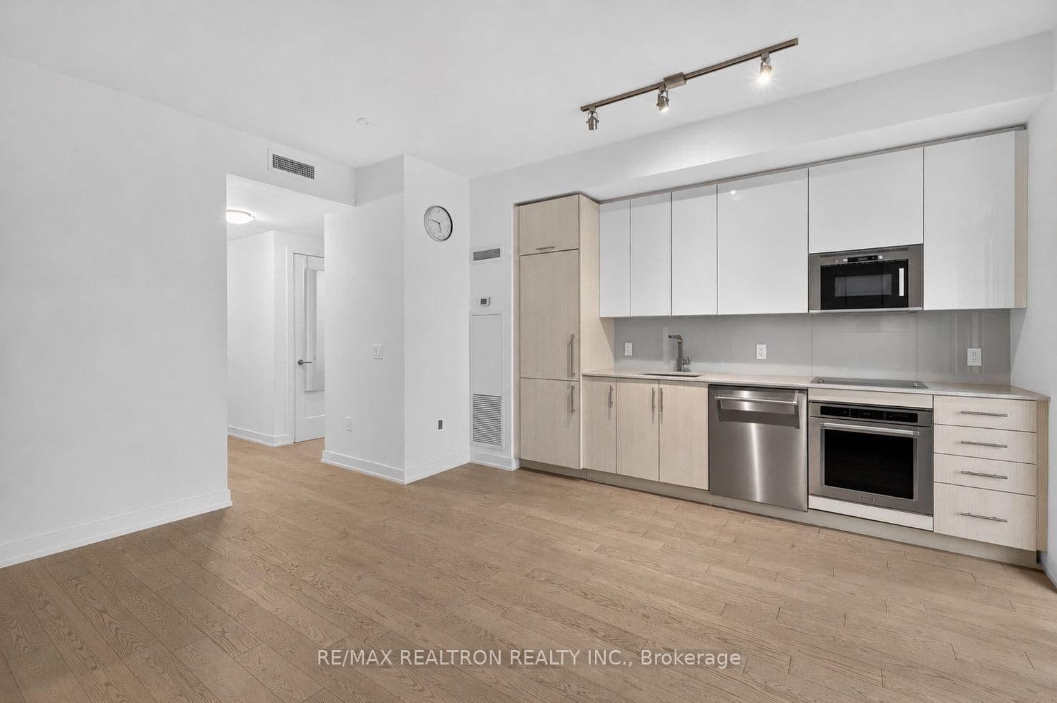 330 Richmond Street W, Unit 2203 thumbnail 18