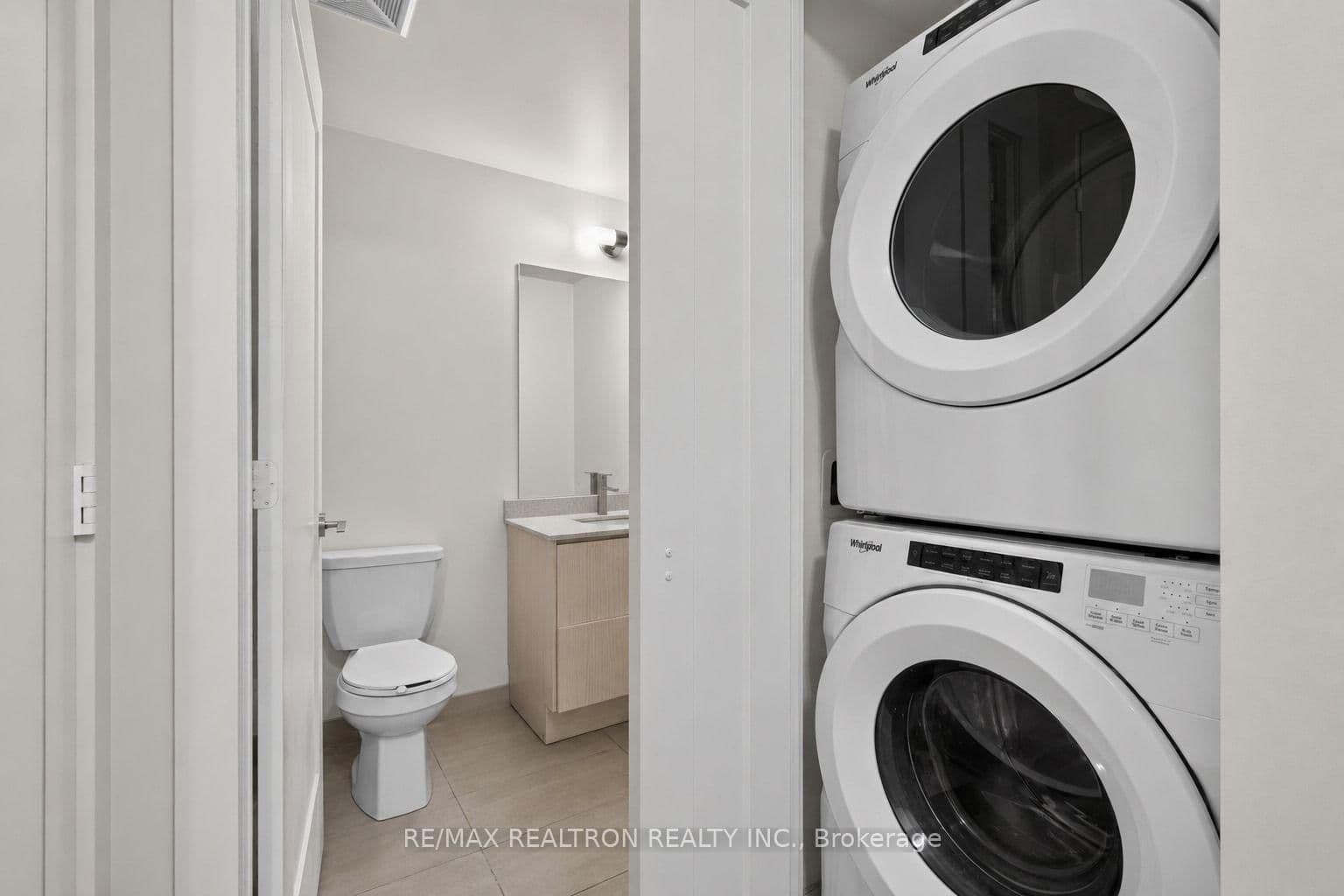 330 Richmond Street W, Unit 2203 thumbnail 22
