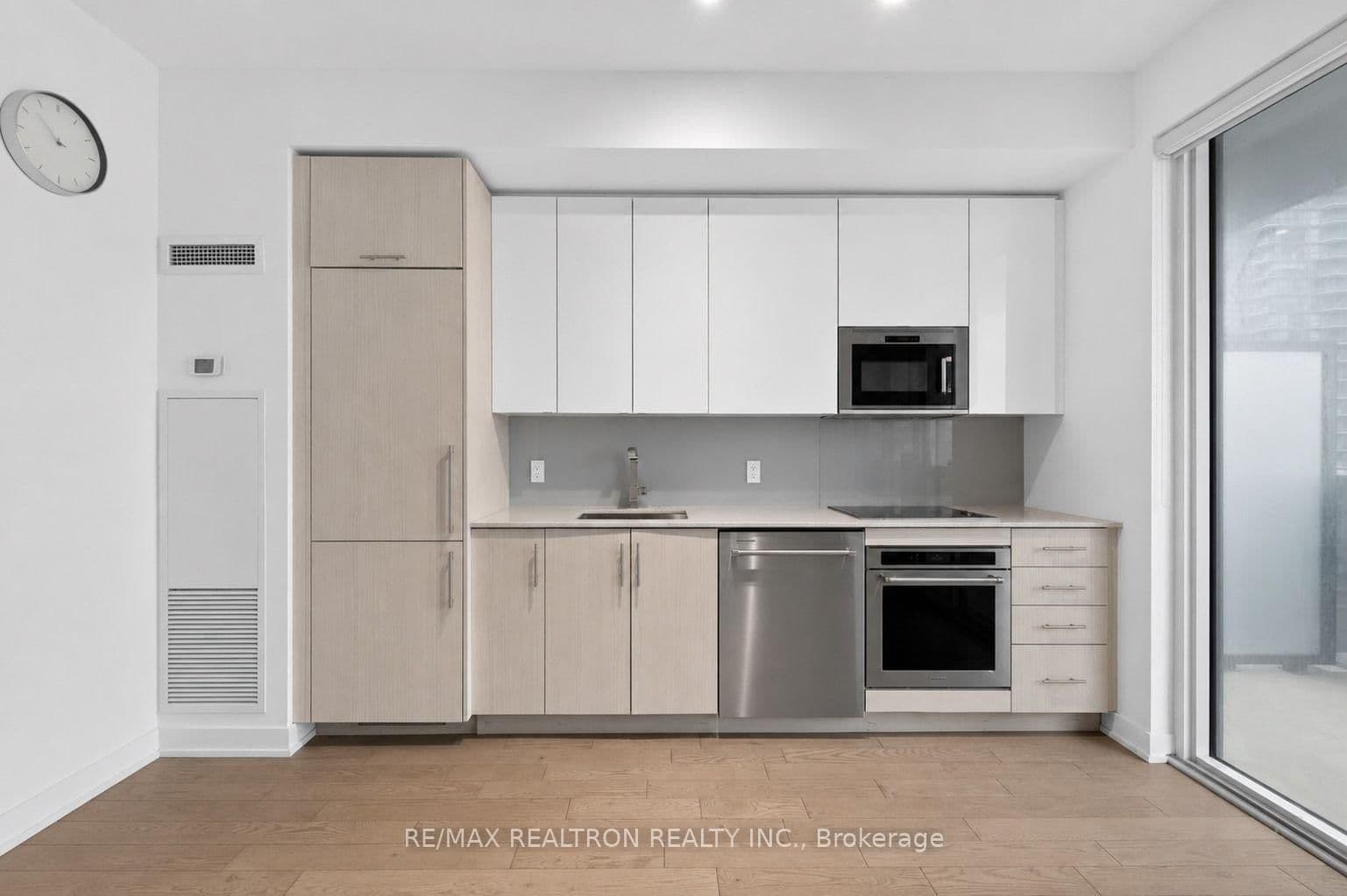 330 Richmond Street W, Unit 2203 thumbnail 4