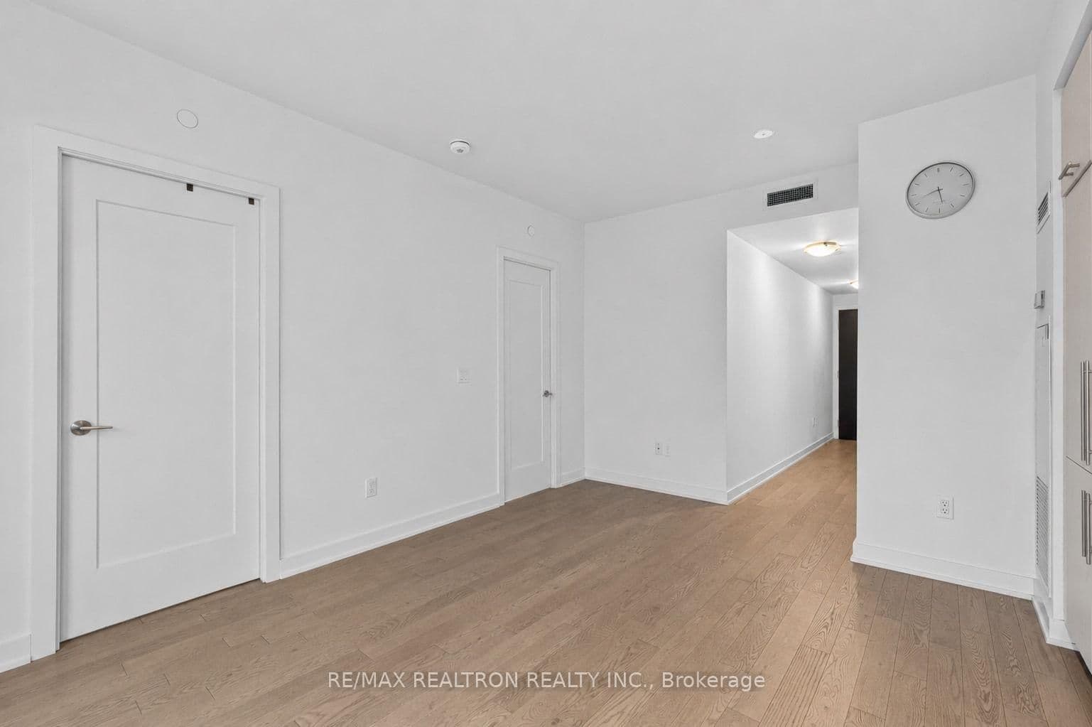330 Richmond Street W, Unit 2203 thumbnail 7