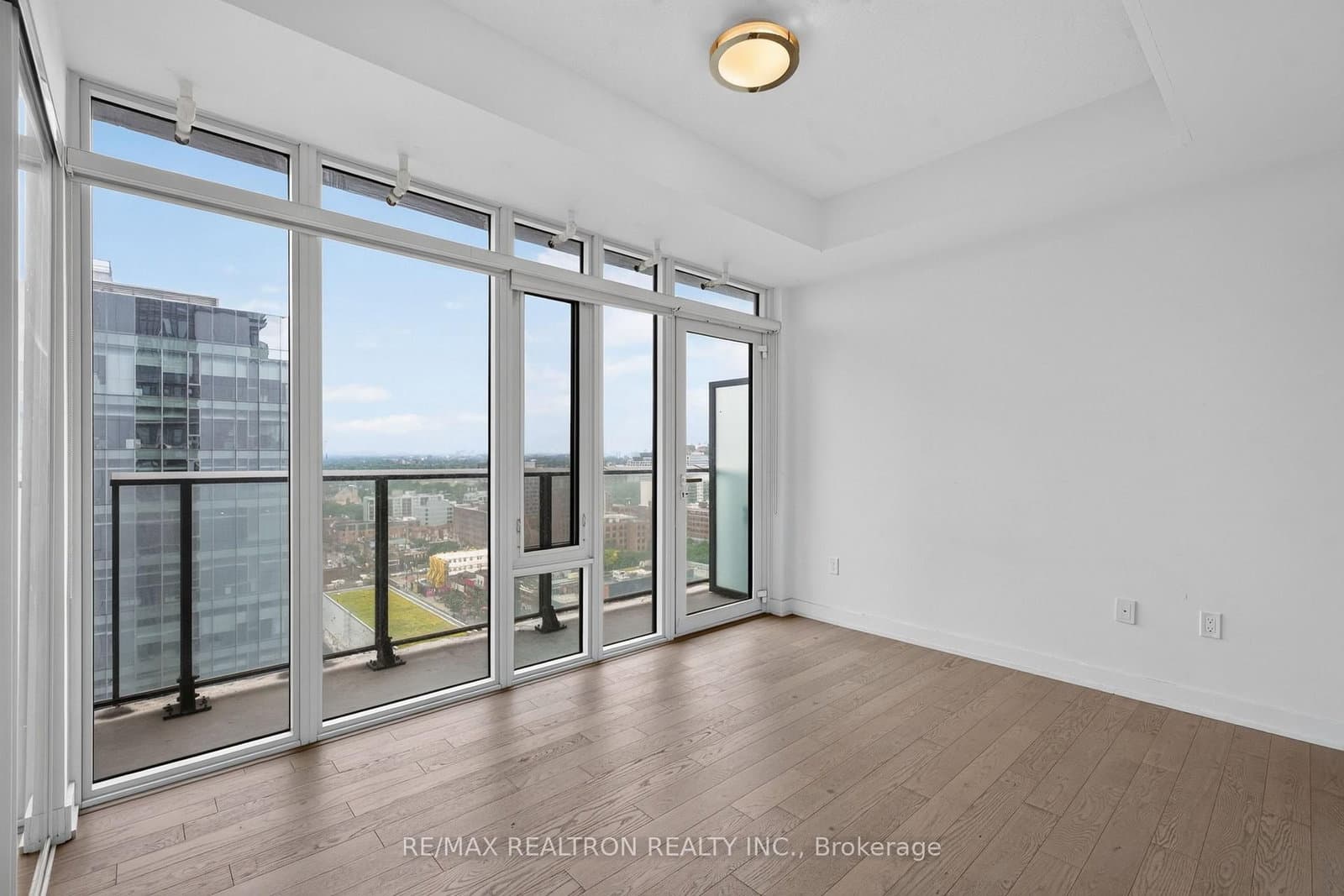 330 Richmond Street W, Unit 2203 thumbnail 9