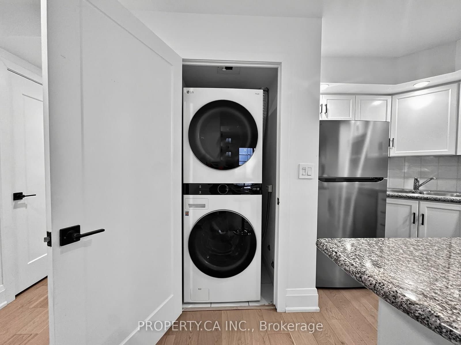 250 Wellington Street, Unit 329 thumbnail 15