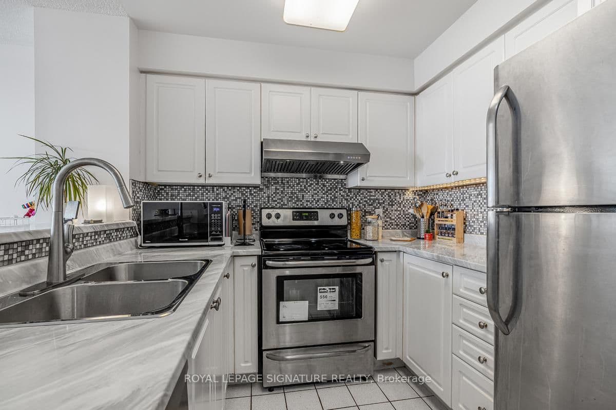 8 Pemberton Avenue, Unit UPH3 thumbnail 10