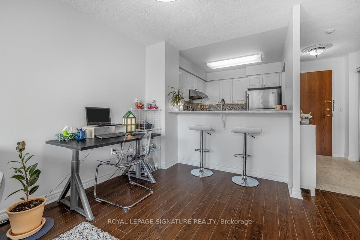8 Pemberton Avenue, Unit UPH3 thumbnail 6