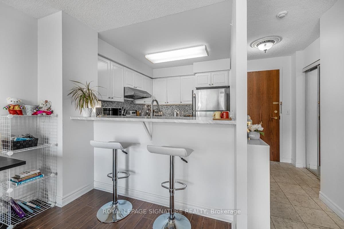 8 Pemberton Avenue, Unit UPH3 thumbnail 7