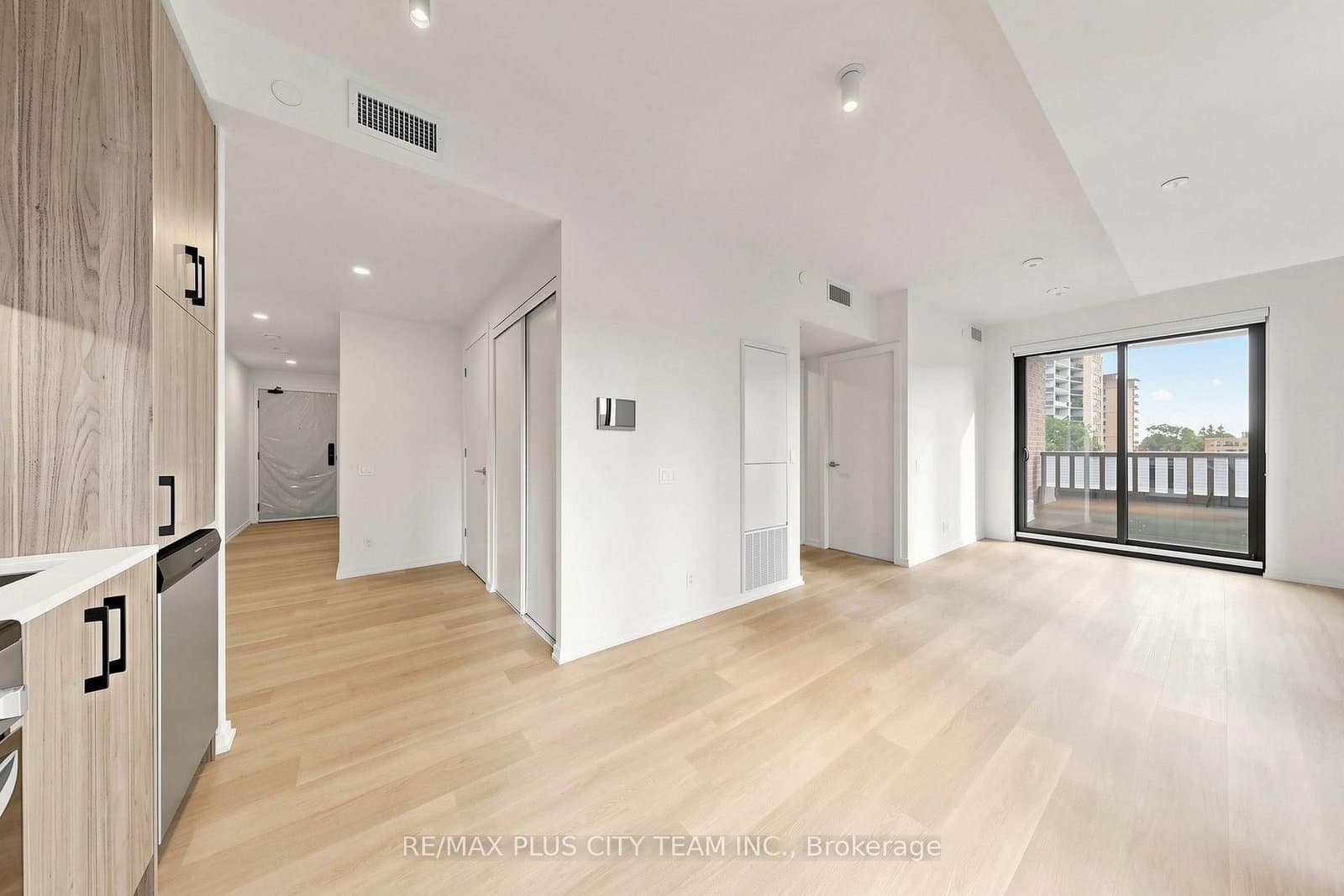 109 Erskine Avenue, Unit 509 thumbnail 11