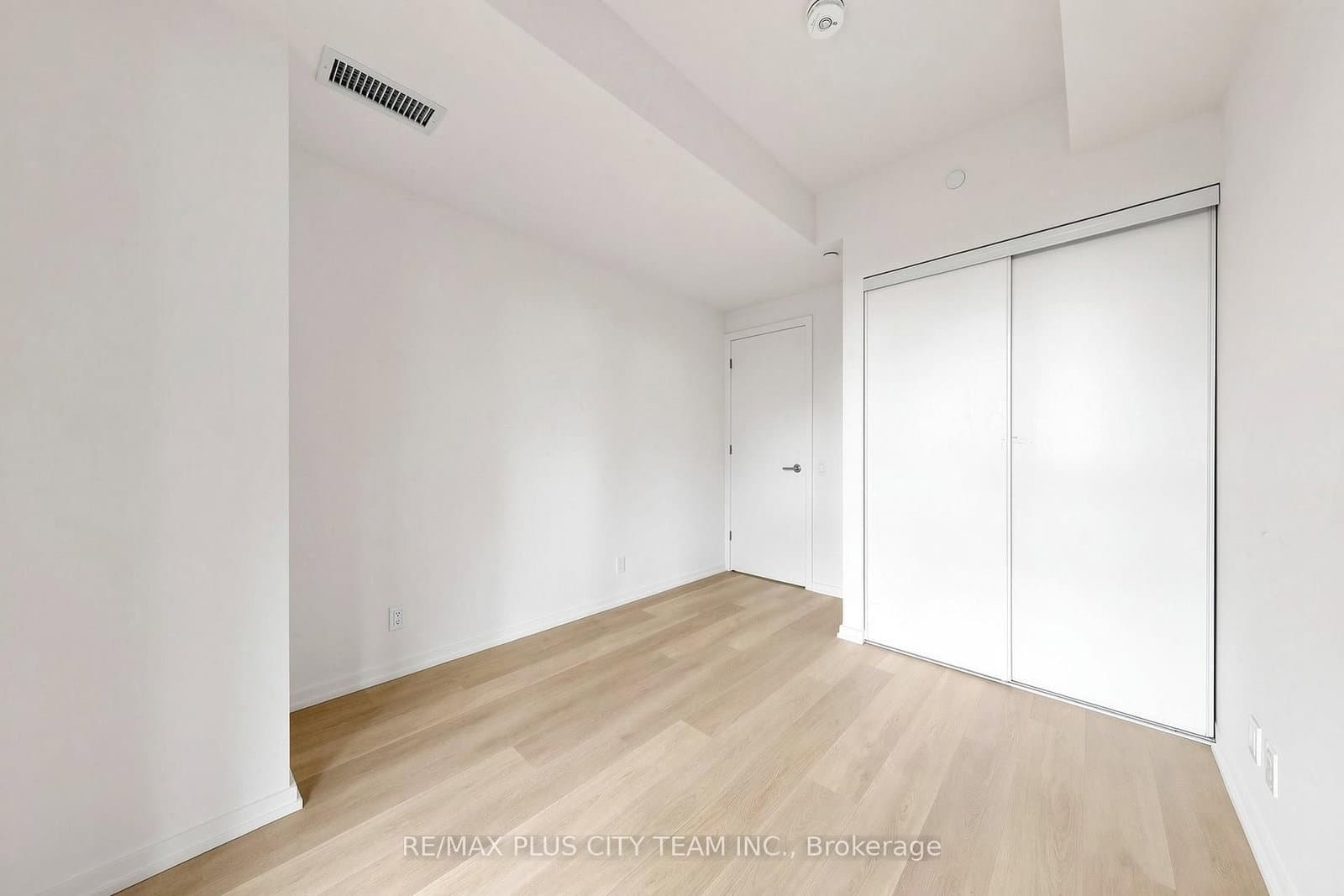 109 Erskine Avenue, Unit 509 thumbnail 14