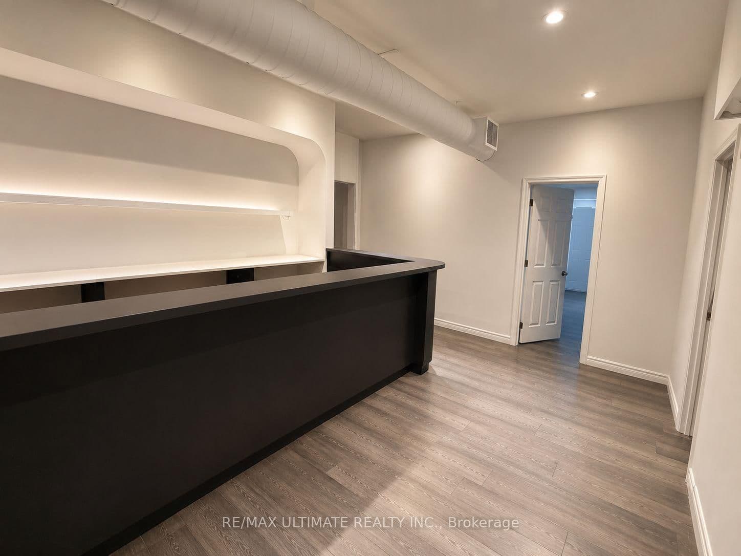 116 Dundas Street W, Unit 3rd floor thumbnail 2