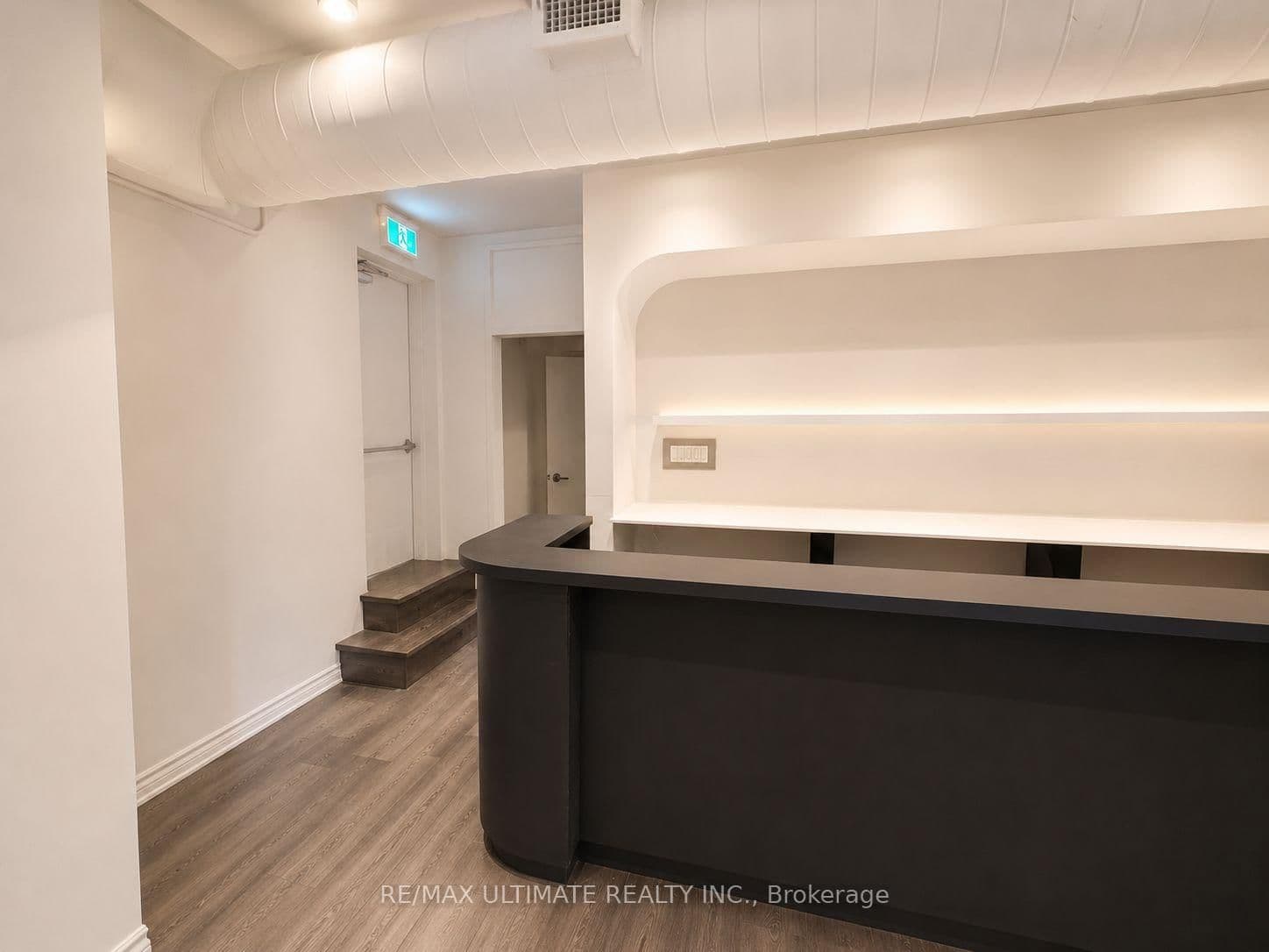 116 Dundas Street W, Unit 3rd floor thumbnail 3